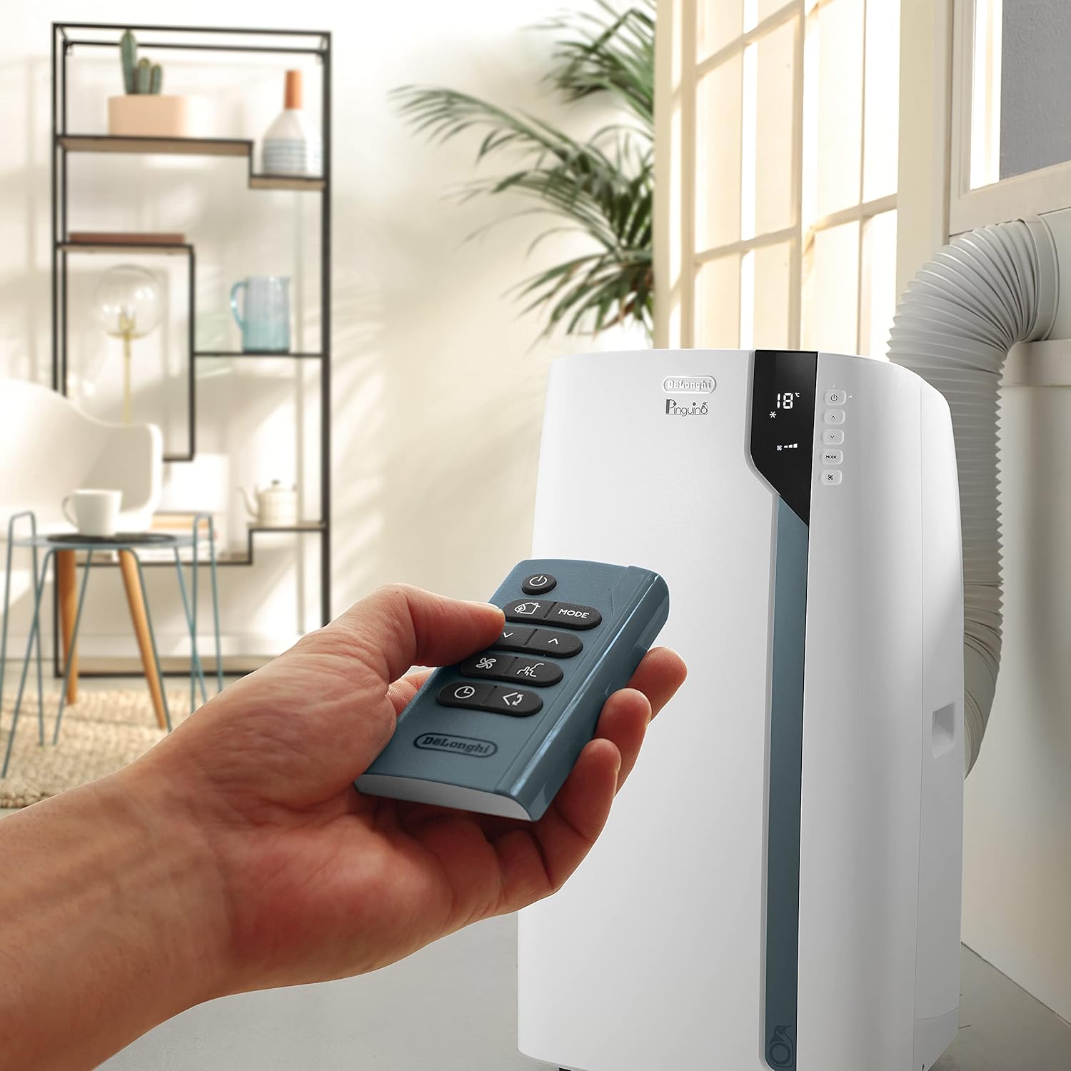 De'Longhi Pinguino PAC EX105 Climatiseur mobile avec technologie EcoRealFeel 10 000 BTU/h, pour pièces jusqu'à 100 m³, fonction déshumidification et ventilation, minuterie 24 heures, classe
