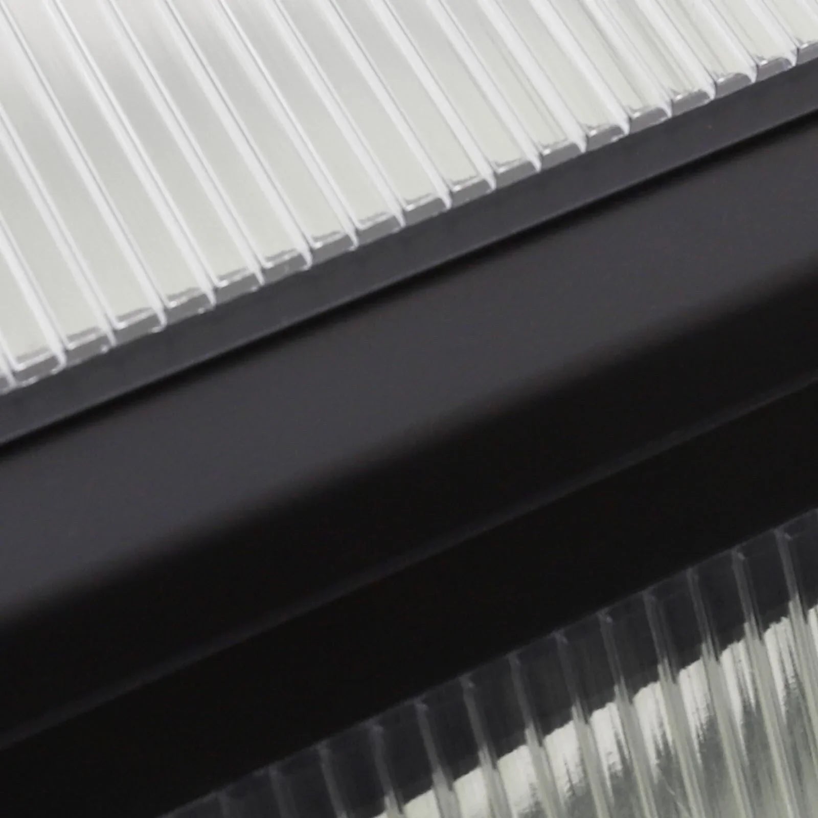 Serre de jardin aluminium VEIKOUS avec évent de toit réglable et porte verrouillable Grise