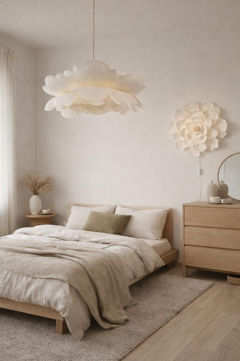 Pantalla de lámpara de papel crepé con estampado floral color crema, 70 cm, lámpara colgante de techo con diseño floral.
