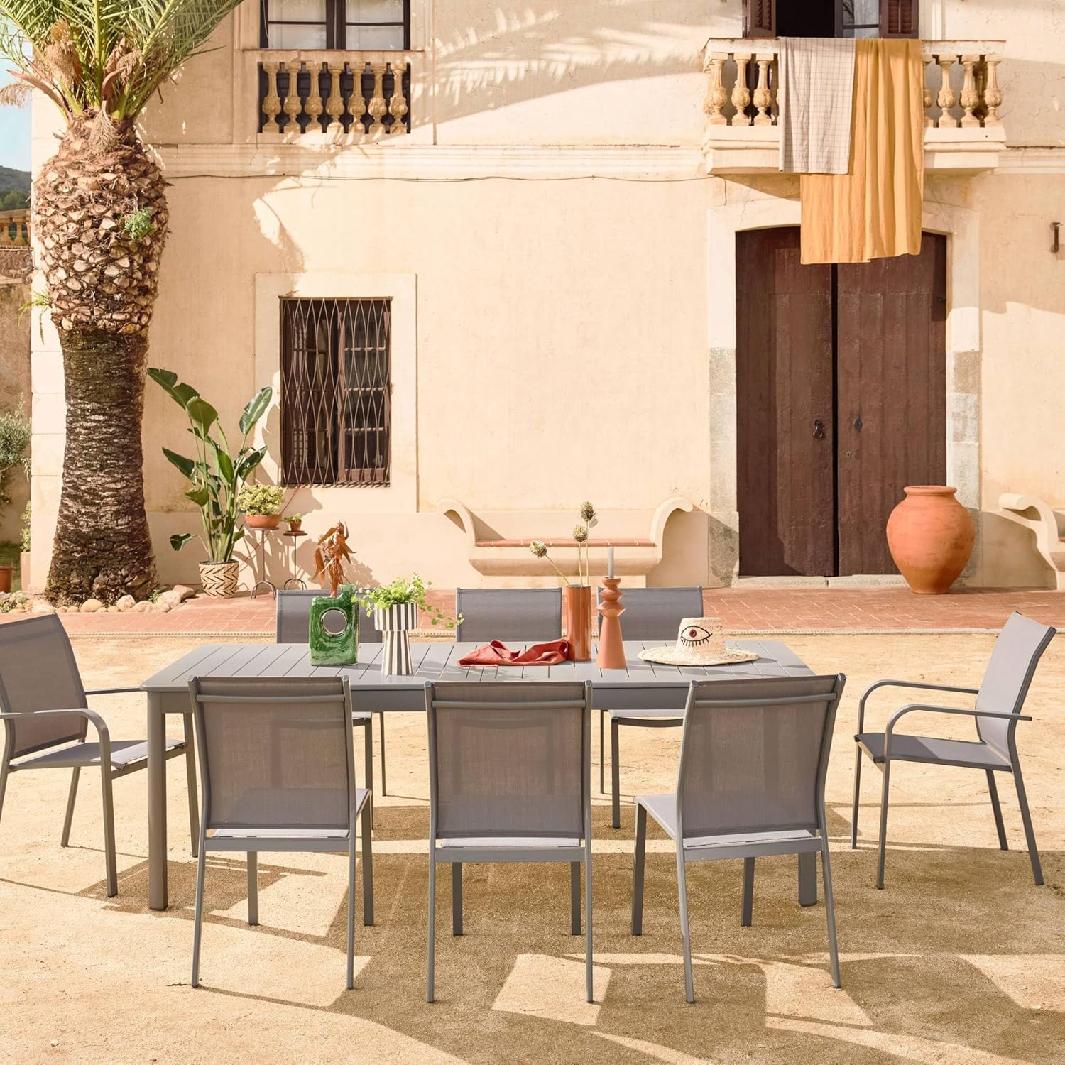 sweeek - Table de Jardin Extensible Aluminium + 10 assises Aluminium et textilène Anthracite. 8 chaises. 2 fauteuils. 10 Places. 290 x 100 x 75 cm