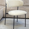 Chaise Design Leila – Chenille Grise, Pieds Acier Noir, 50x50x84 cm
