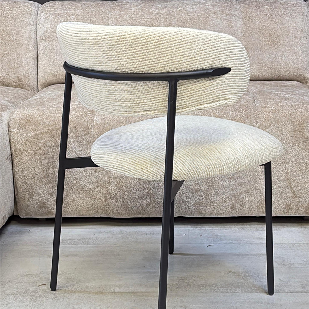 Chaise Design Leila – Chenille Grise, Pieds Acier Noir, 50x50x84 cm
