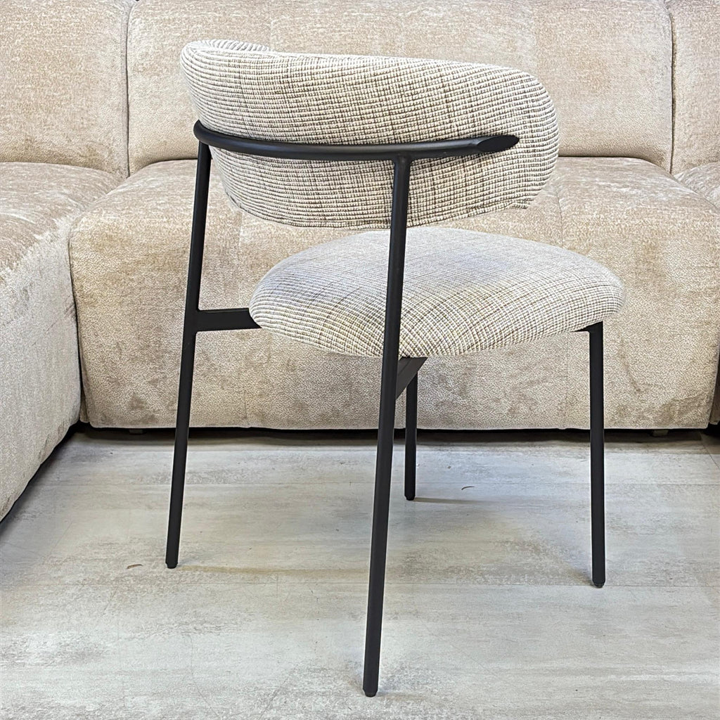 Chaise Design Leila – Chenille Taupe Clair, Pieds Acier Noir, 50x50x84 cm