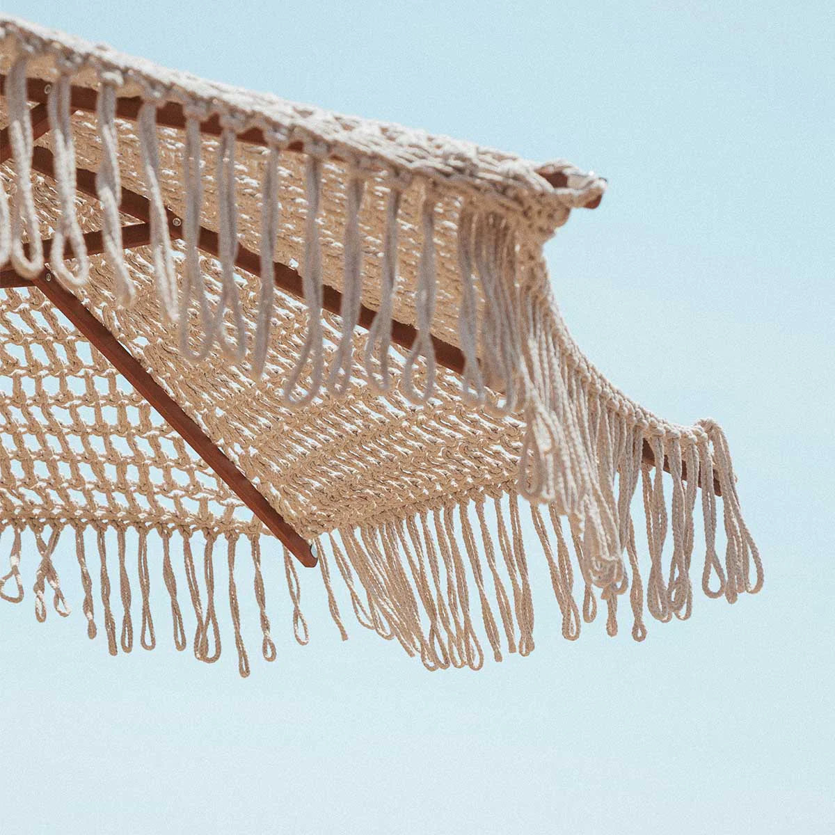 Sombrilla hecha de macramé BINIBECA para exterior ø210x229cm