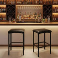Lot de 2 tabourets de bar de 61 cm, sièges en cuir synthétique avec rembourrage épais et repose-pieds, cadre en métal moderne avec pieds réglables pour îlot de cuisine, comptoir de bar