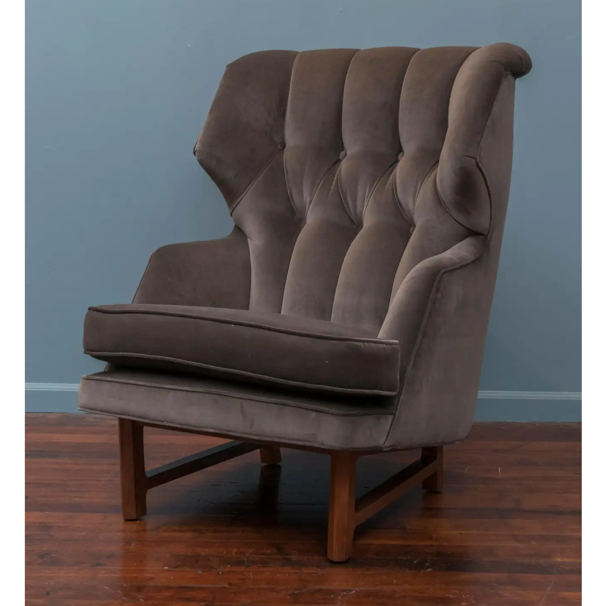 Nismaaya Aldrich Wing Chair